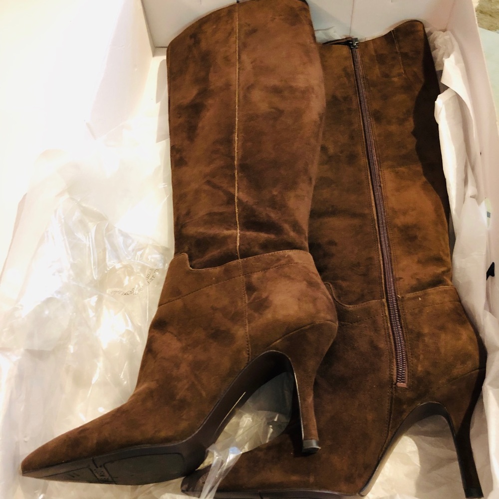 Size 8 Nine West Dark Brown Suede Boots